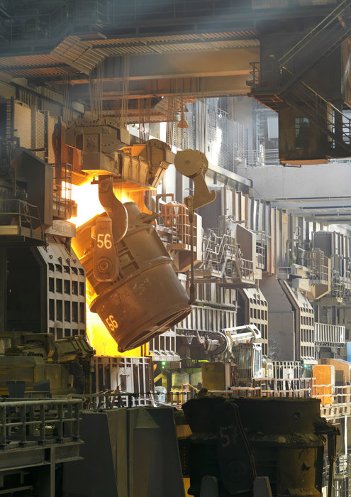 Zakład produkcji stali zastępuje główne łożyska konwertora specjalnymi dzielonymi łożyskami baryłkowymi firmy NSK